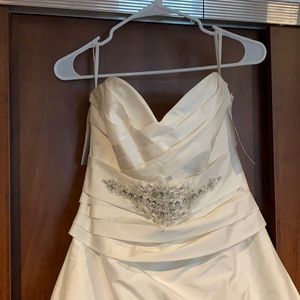 Paloma Blanca Wedding Dress - Never Worn and NWT.